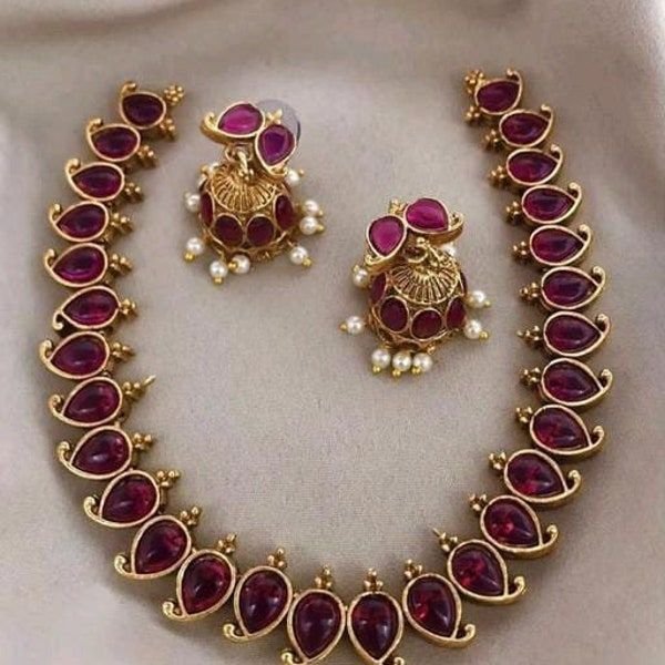 Temple Kemp Stone Necklace Set